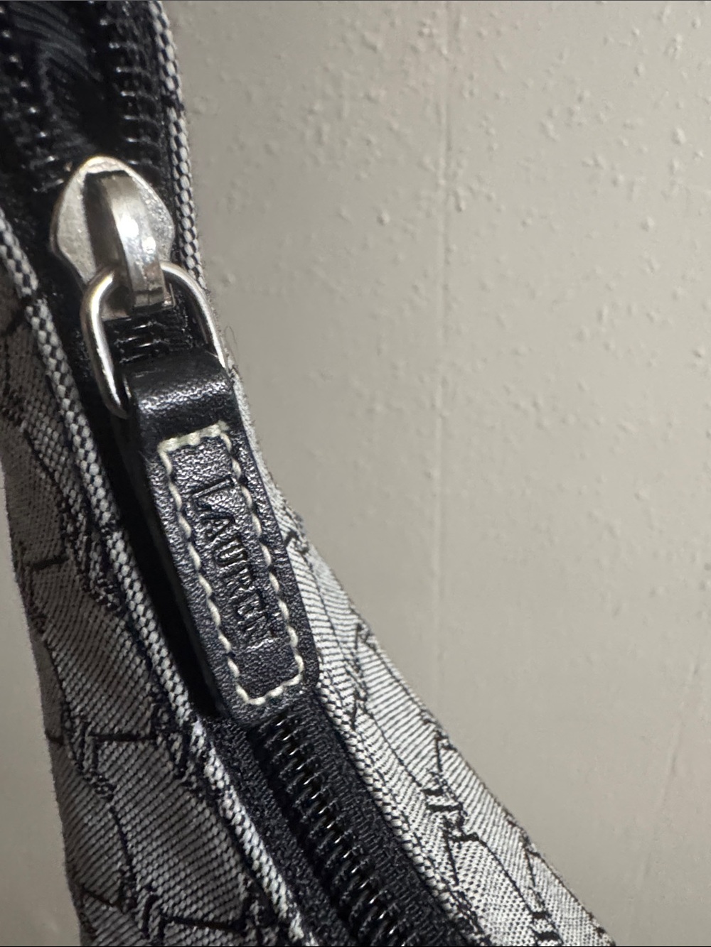 Ralph Lauren Gray Monogram Shoulder Bag with Black Trim - Picture 7 of 16